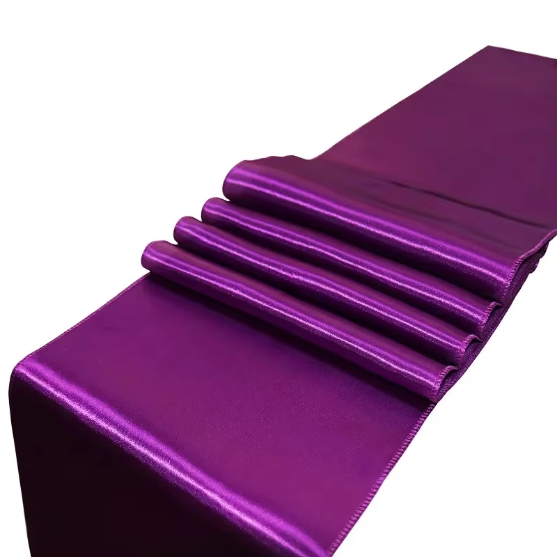Chemin-de-table-en-satin-aubergine